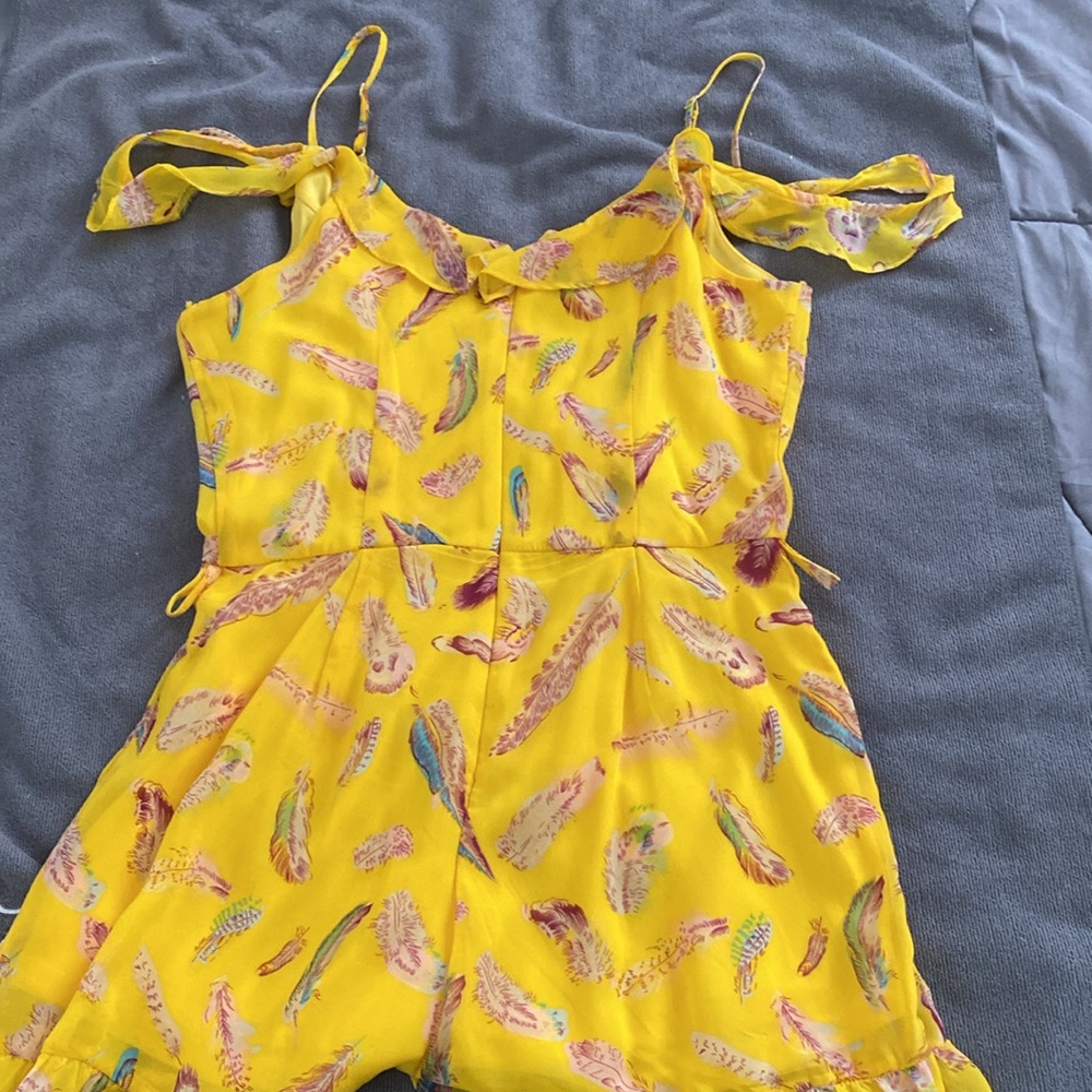 Feather Pattern Ruffle Romper - image 6